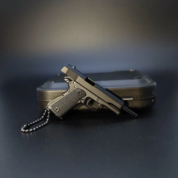 Metal Black Keychain 1:3 Scale Mini Colt 1911 Pistol Keychain Fidget Toy Boy Gift Birthday Gift Christmas Gift Super Cool Decor